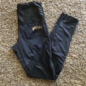 Chestee Leggings